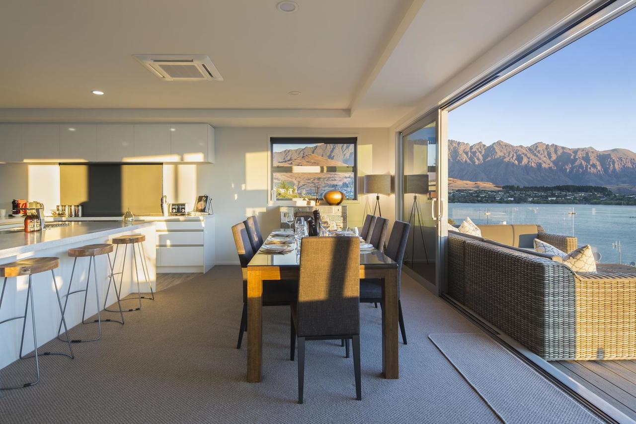 Lakefront Luxury By Amazing Accom Квинстаун Экстерьер фото