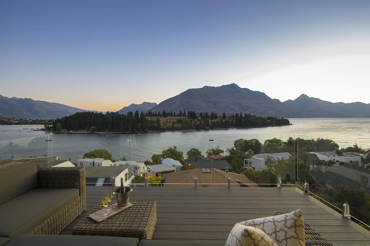 Lakefront Luxury By Amazing Accom Квинстаун Экстерьер фото
